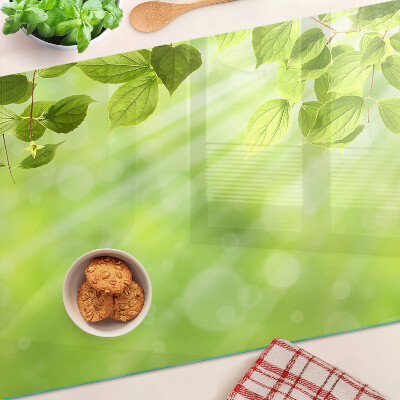 Szklana deska do krojenia z motywem zielonych liści na jasnym tle