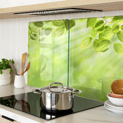 Szklana deska do krojenia z motywem zielonych liści na jasnym tle