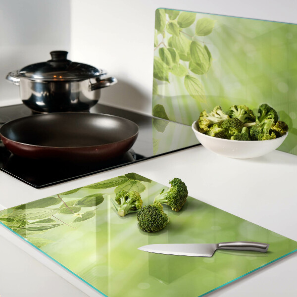 Szklana deska do krojenia z motywem zielonych liści na jasnym tle