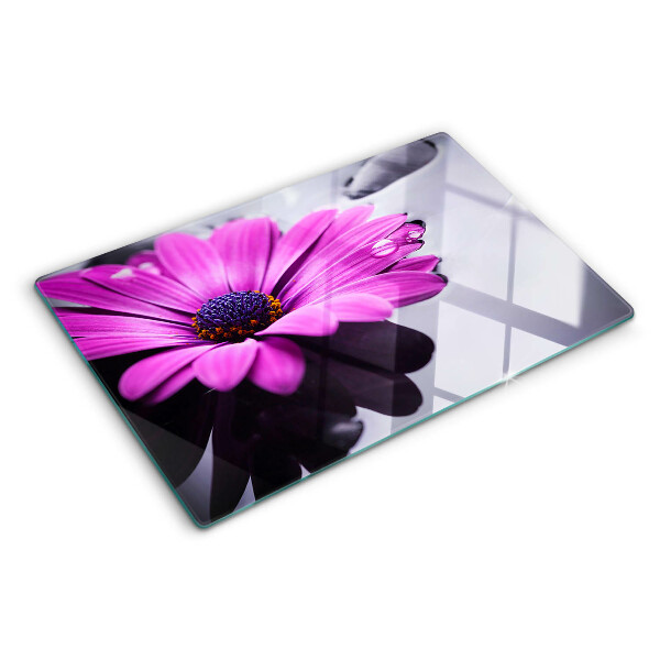 Szklana deska do krojenia z motywem fioletowego kwiatu z kroplami wody