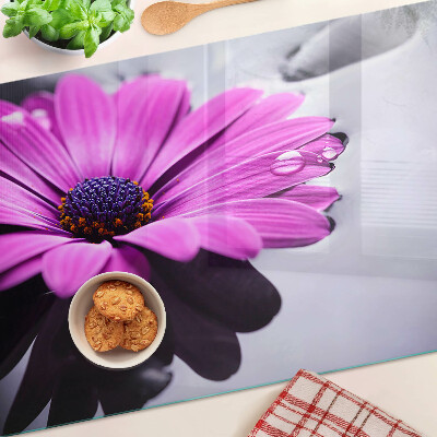 Szklana deska do krojenia z motywem fioletowego kwiatu z kroplami wody