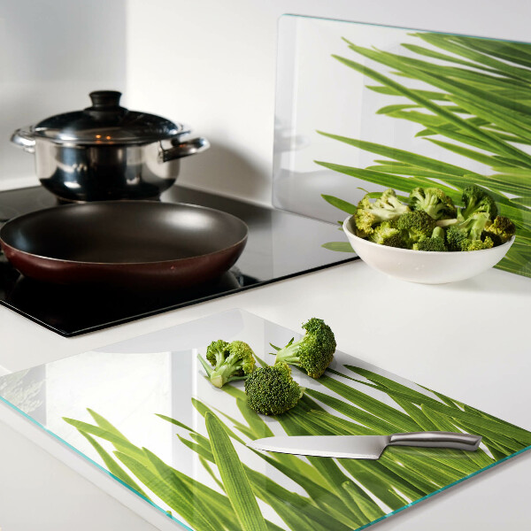 Szklana deska do krojenia z motywem zielonej trawy
