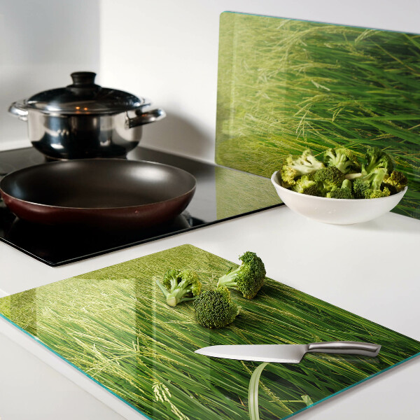 Szklana deska kuchenna z motywem zielonego pola trawy