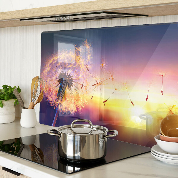 Szklana deska do krojenia z motywem dmuchawców na tle zachodu słońca