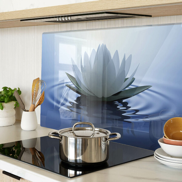 Szklana deska do krojenia z motywem lilii wodnej na tle wody