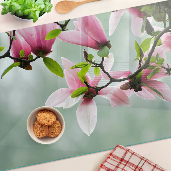 Szklana deska do krojenia z motywem kwiatów magnolii na zielonym tle