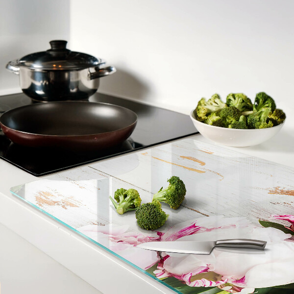 Deska kuchenna szklana z motywem kwiatów piwonii na tle drewna