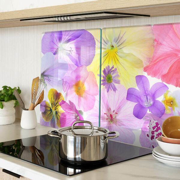 Szklana deska do krojenia z motywem kwiatów w pastelowych kolorach