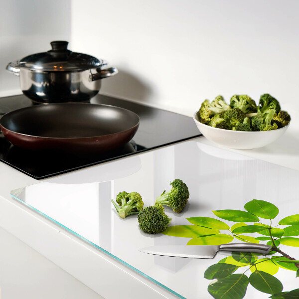 Szklana deska do krojenia z motywem liści na jasnym tle