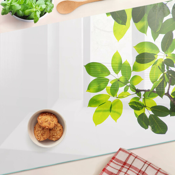 Szklana deska do krojenia z motywem liści na jasnym tle