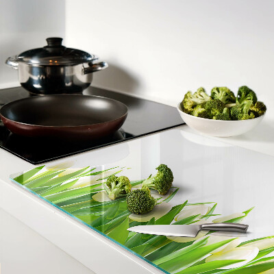 Deska kuchenna szklana z motywem tulipanów na tle zielonej trawy