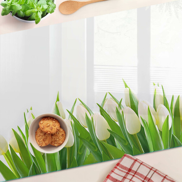 Deska kuchenna szklana z motywem tulipanów na tle zielonej trawy