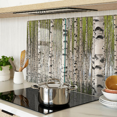 Szklana deska do krojenia z nadrukiem przedstawiającym białe brzozy w lesie