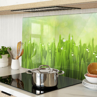 Szklana deska do krojenia z motywem zielonej trawy z kroplami wody