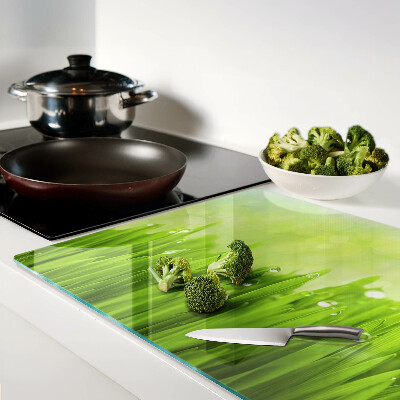 Szklana deska do krojenia z motywem zielonej trawy z kroplami wody