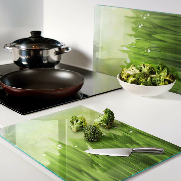 Szklana deska do krojenia z motywem zielonej trawy z kroplami wody
