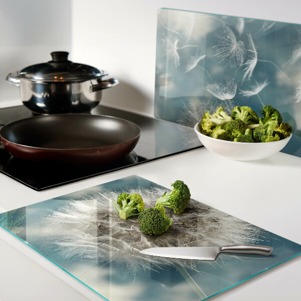 Szklana deska kuchenna z nadrukiem dmuchawców na tle błękitnego nieba