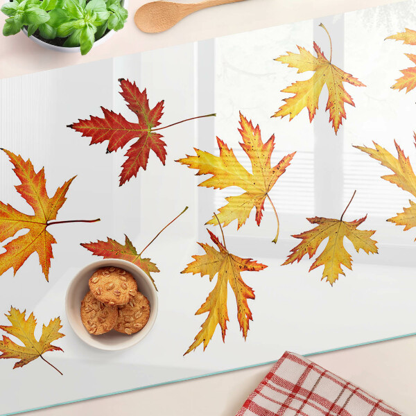 Deska kuchenna szklana z motywem liści klonu w jesiennych kolorach