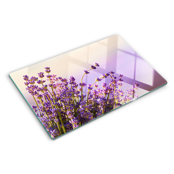 Szklana deska do krojenia z motywem lawendowych kwiatów w oknie