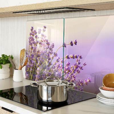 Szklana deska do krojenia z motywem lawendowych kwiatów w oknie