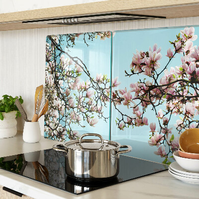 Deska kuchenna szklana z motywem kwiatów magnolii na niebieskim tle