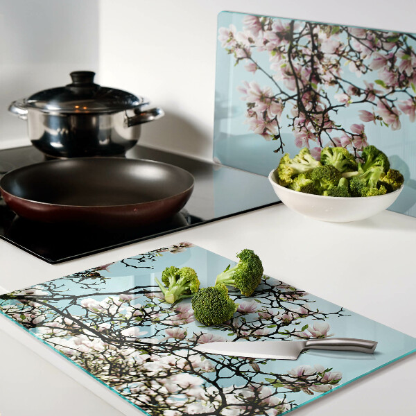 Deska kuchenna szklana z motywem kwiatów magnolii na niebieskim tle