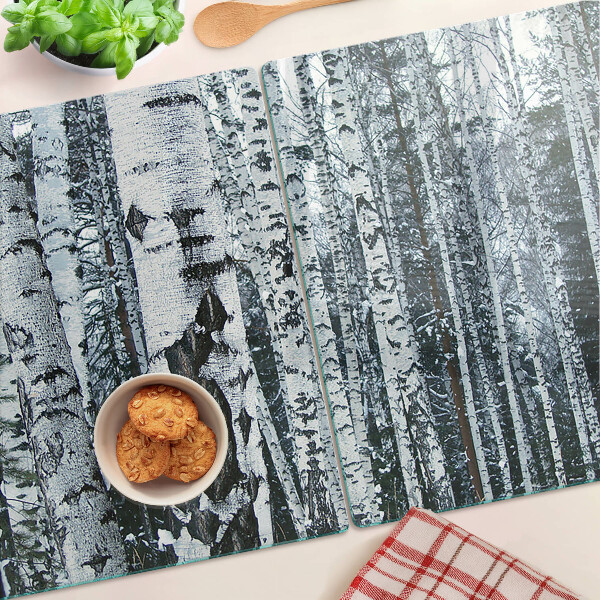 Deska kuchenna szklana z motywem lasu brzozowego w zimowej scenerii