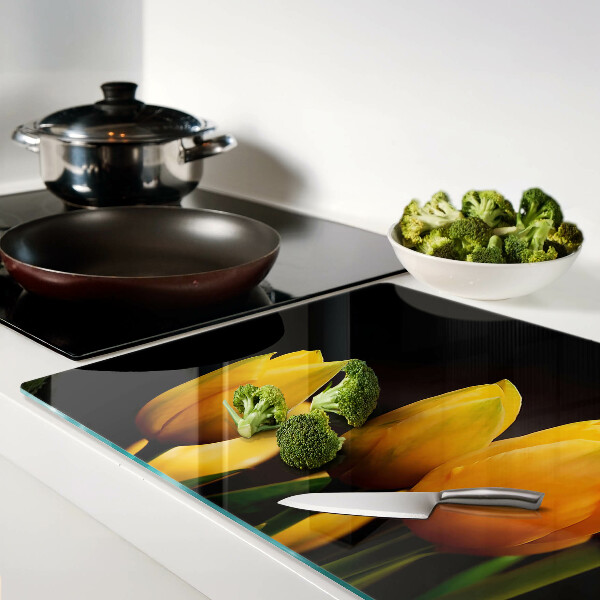 Deska kuchenna szklana z motywem żółtych tulipanów na czarnym tle