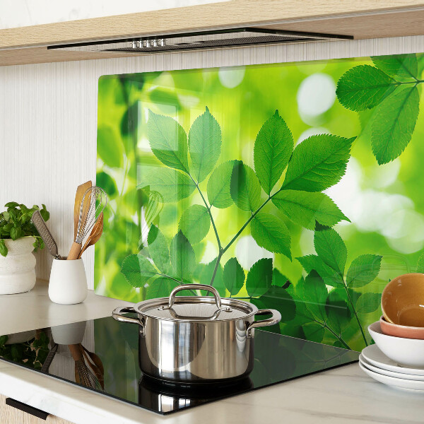 Deska kuchenna szklana z motywem liści na zielonym tle