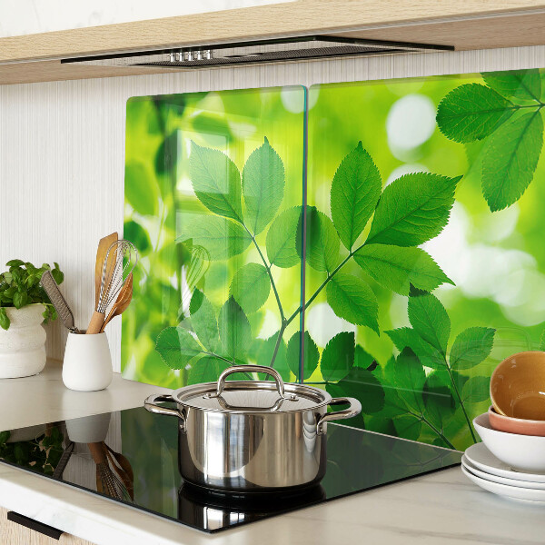 Deska kuchenna szklana z motywem liści na zielonym tle