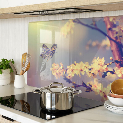 Szklana deska kuchenna z motywem motyla na tle kwiatów