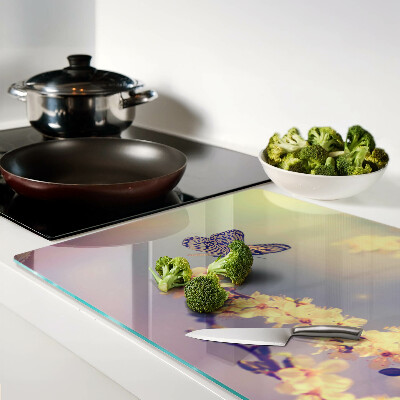 Szklana deska kuchenna z motywem motyla na tle kwiatów