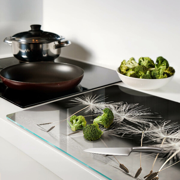 Szklana deska kuchenna z motywem puszystych dmuchawców na monochromatycznym tle