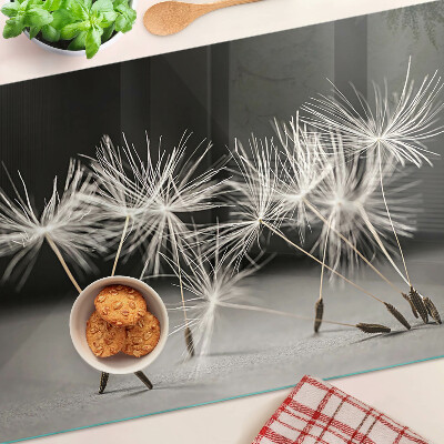 Szklana deska kuchenna z motywem puszystych dmuchawców na monochromatycznym tle