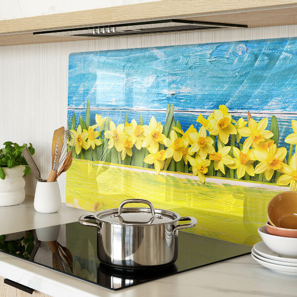 Szklana deska kuchenna z motywem żonkili na tle nieba