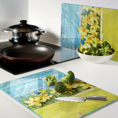 Szklana deska kuchenna z motywem żonkili na tle nieba