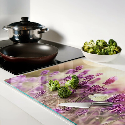 Szklana deska do krojenia z nadrukiem lawendowego pola z motylem