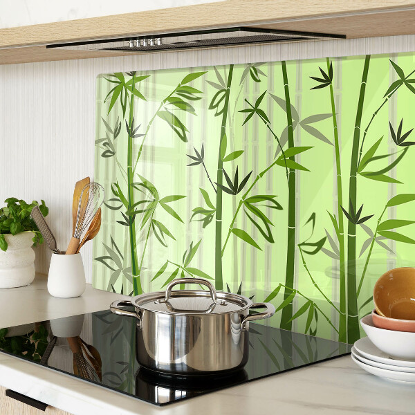 Szklana deska do krojenia z bambusowym spodem na zielonym tle