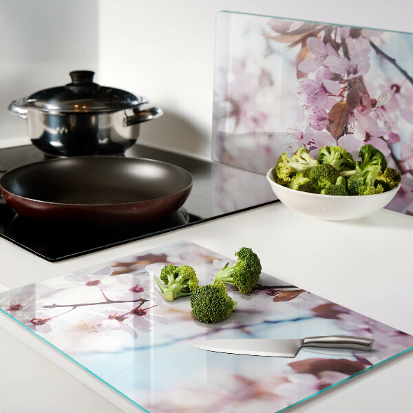 Deska kuchenna szklana z motywem kwiatów wiśni na niebieskim tle