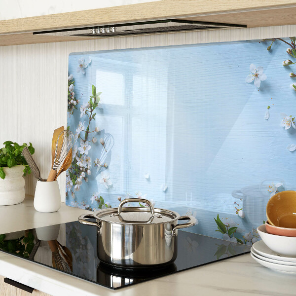 Szklana deska do krojenia z kwiatowym wzorem na niebieskim tle