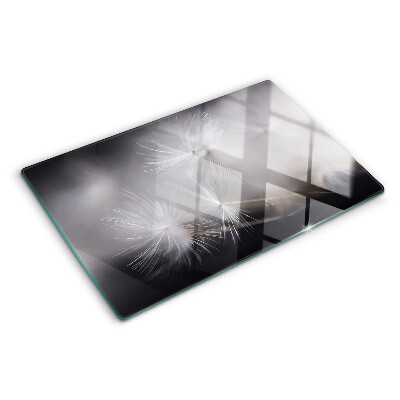 Szklana deska kuchenna z motywem puszystych dmuchawców widocznych na tle okna