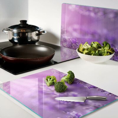 Szklana deska do krojenia z motywem lawendowych kwiatów na purpurowym tle