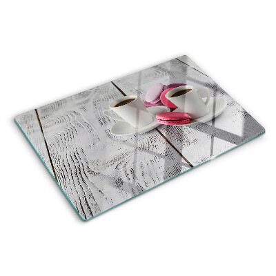 Szklana deska kuchenna z nadrukiem przedstawiającym kawę i makaroniki na tle drewna