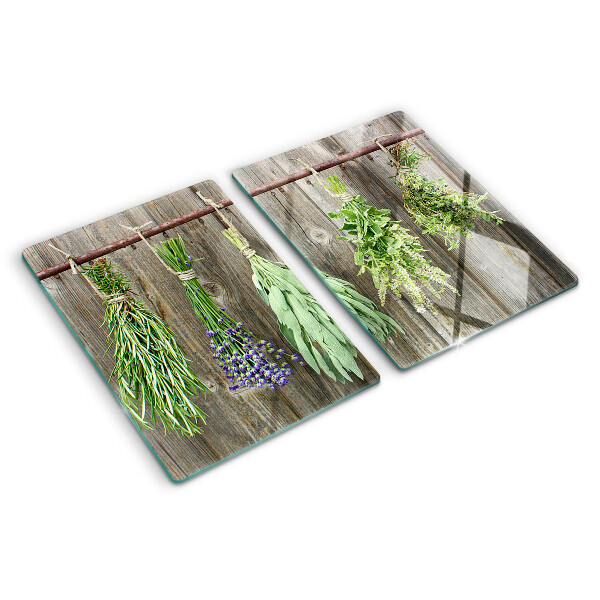 Szklana deska kuchenna z motywem ziół na tle drewnianym