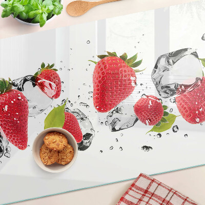 Szklana deska kuchenna z motywem truskawek na tle lodu