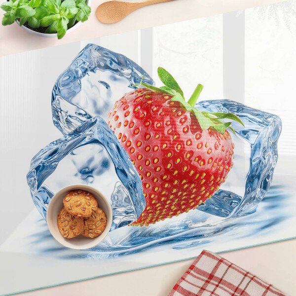 Szklana deska kuchenna z motywem truskawki zatopionej w lodzie