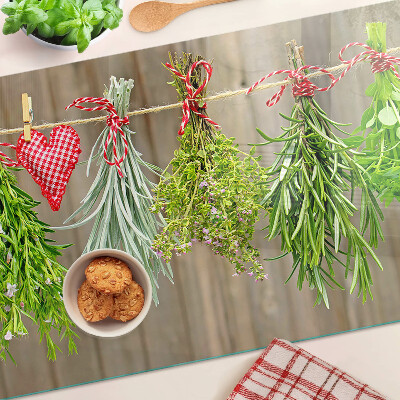 Szklana deska do krojenia z motywem ziół na sznurku