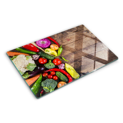 Szklana deska kuchenna z nadrukiem przedstawiającym warzywa na drewnianym tle
