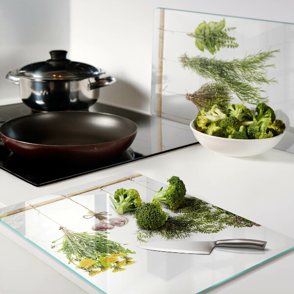 Szklana deska kuchenna z motywem ziół ułożonych w wiszące pęczki