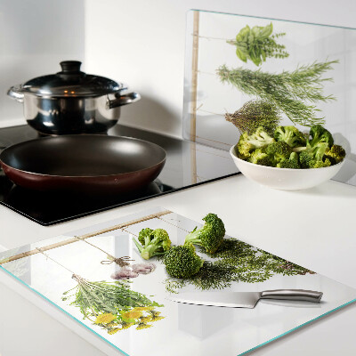 Szklana deska kuchenna z motywem ziół ułożonych w wiszące pęczki